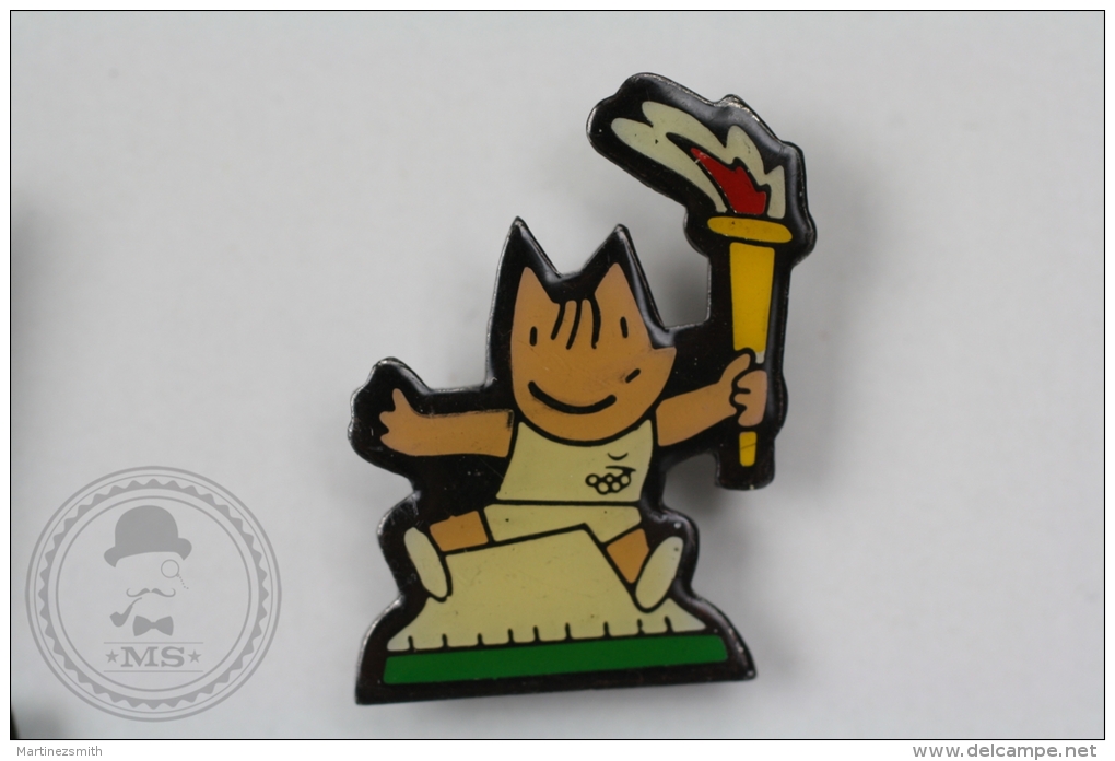 Barcelona 1992 Olympic Games - Cobi Mascot With The Olympic Torch - Pin Badge #PLS - Juegos Olímpicos