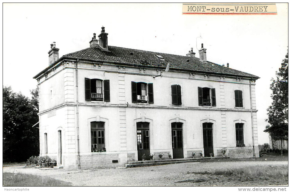 Mont Sous Vaudrey  : La Gare - Photo Des Années 1950 1960 - Autres & Non Classés