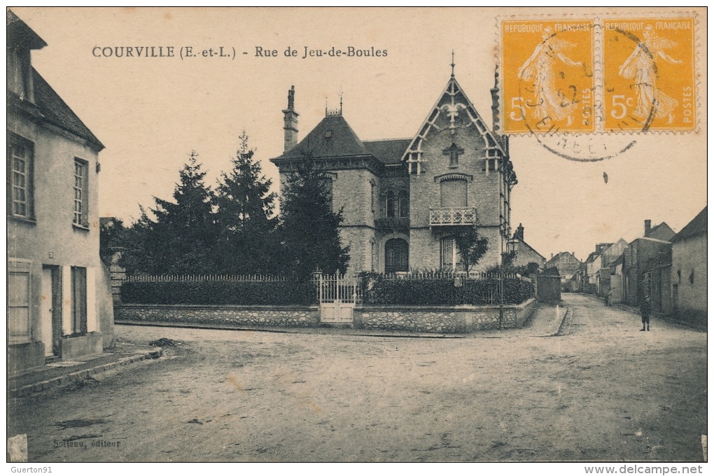 ( CPA 28 )  COURVILLE  /  Rue De Jeu-de-Boules  - - Courville