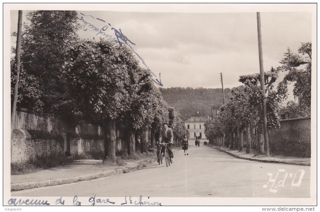 SAINT CHERON - L'Avenue De La Gare ( Carte Photo ) - Saint Cheron