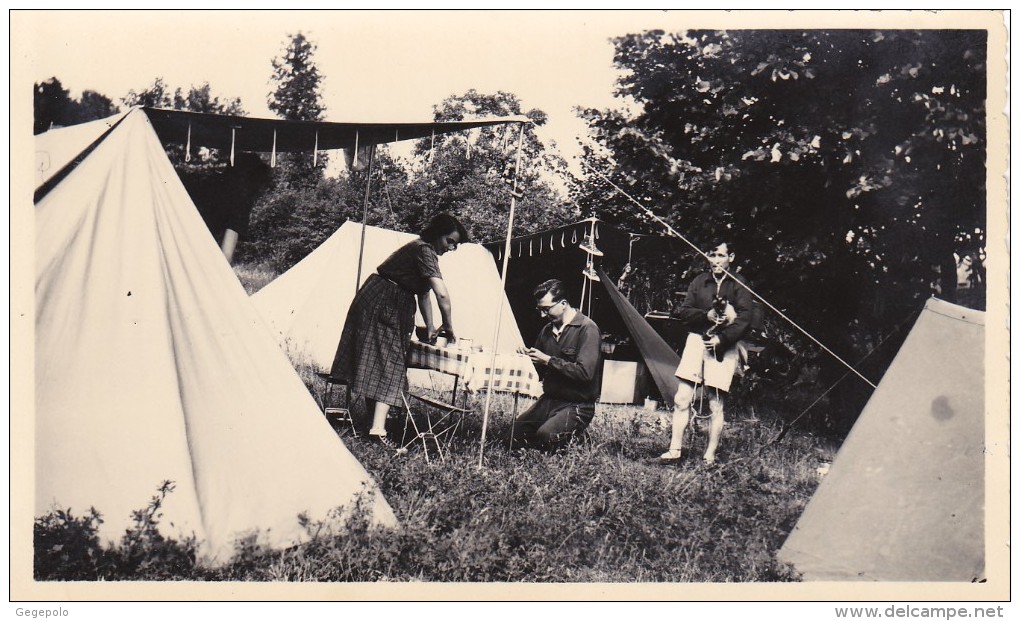 91 - LARDY - On Fait Du Camping En Juillet 1954 - Photo Ancienne   ( 10,5 Cm X 7 Cm ) - Sonstige & Ohne Zuordnung