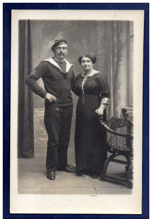 Carte- Photo. Marin  Avec Son épouse - Régiments