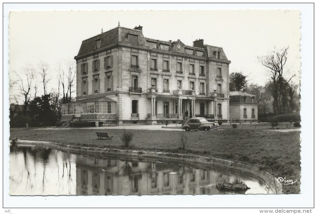 CPSM VALENTON, AUTO VOITURE PEUGEOT 203 DEVANT LES CHARMILLES, Format 9 Cm Sur 14 Cm Environ, VAL DE MARNE 94 - Valenton