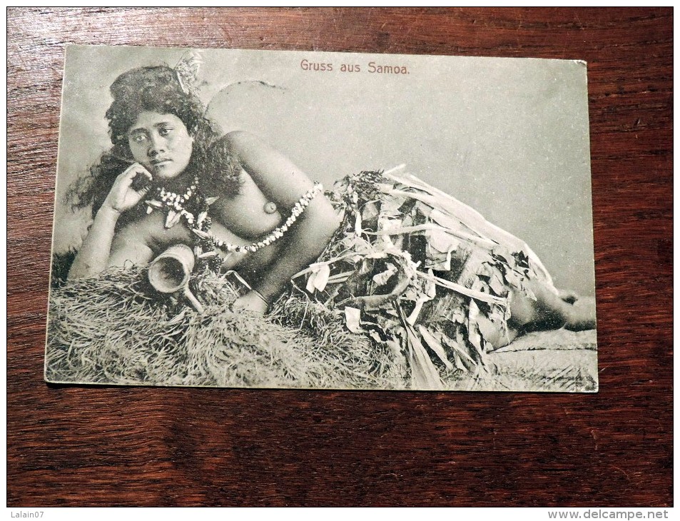 Carte Postale Ancienne : Gruss Aus SAMOA : BELLE Allongée Aux Seins Nus, NUDE , RARE - Samoa