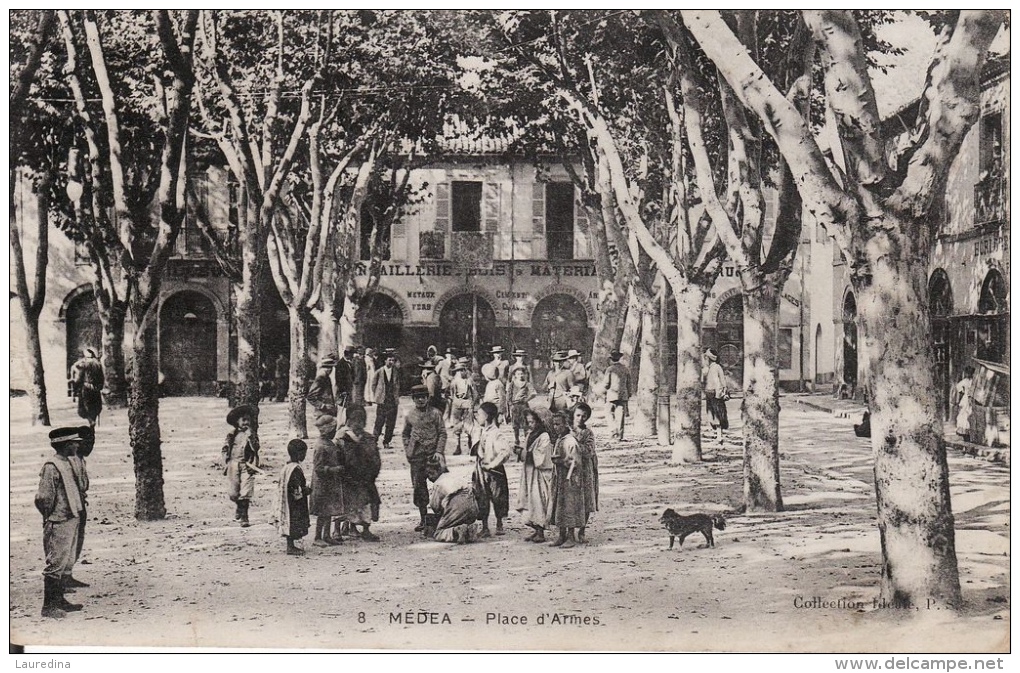 CP AFRIQUE - ALGERIE - MEDEA N°8 PLACE D ARMES  - ECRITE EN 1910 - Medea