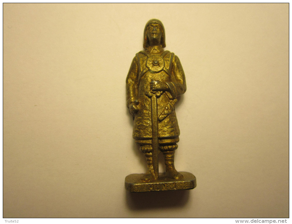 FIGURINE KINDER METAL SOLDAT  HUN 1 - Metalen Beeldjes