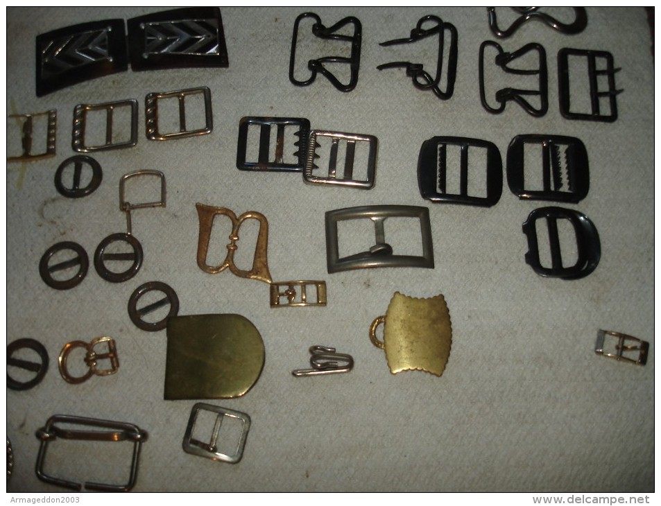 COLLECTION LOT DE BOUCLES DE CEINTURE ANCIENNE VINTAGE EN METAL 54 PIECES - Gürtel & -schnallen