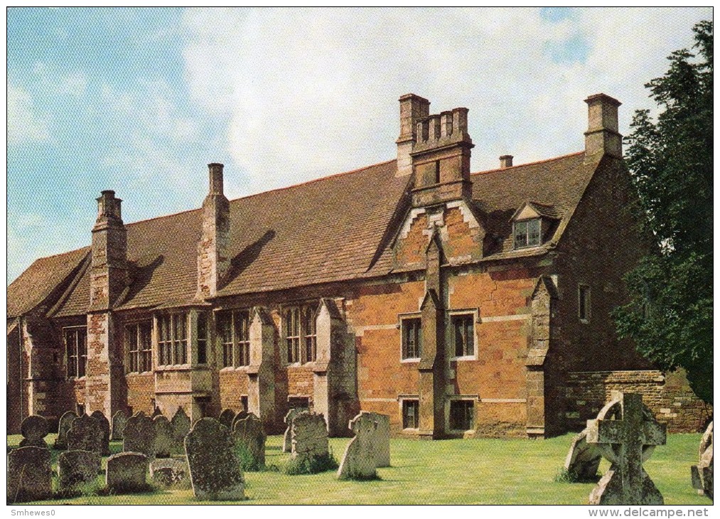 Postcard - Lyddington Bede House, Leicestershire. P1 - Leicester