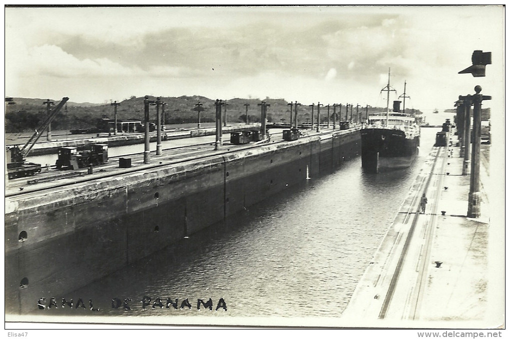 CANAL DE PANAMA   ECLUSES  DE  GATUNLE   LE   MONTREAL  MARU EN  APPROCHE - Panama