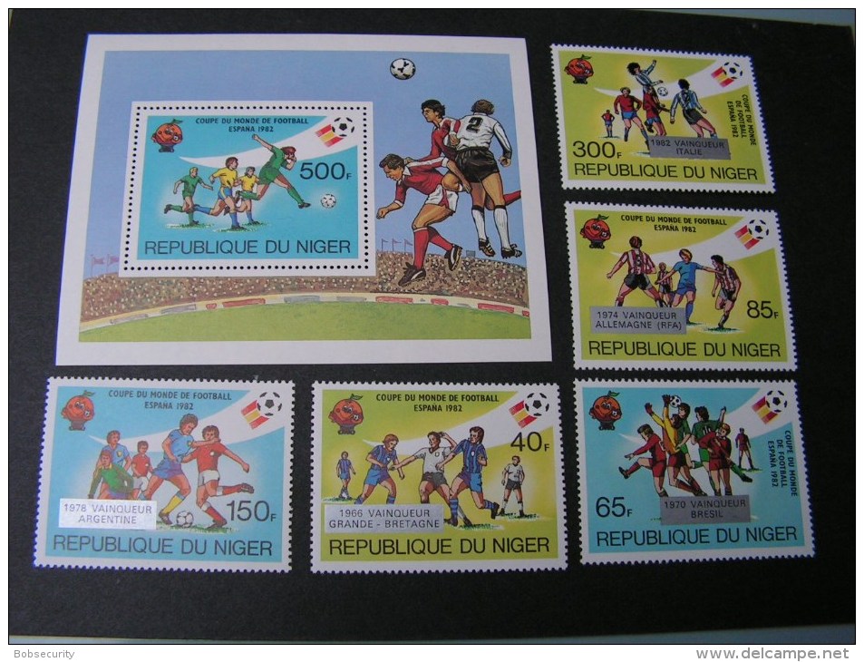 == Niger , Satz Und Block 1982 Fußball WM   ** MNH - Niger (1960-...)