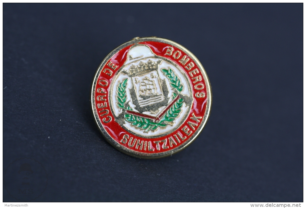 Cuerpo De Bomberos Suhiltzaileak - Spanish Firefighter  - Pin Badge - Bomberos