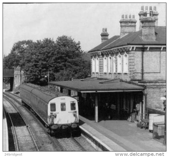 Chertsey Railway Station EMU Weybridge Train - Railway