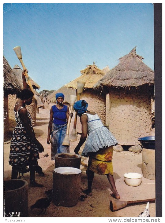 Kenya PPC Women Preparing The Meal "EAA" (East African Airlines) Airmail Par Avion Label NAIROBI 1972 Shell (2 Scans) - Kenia (1963-...)