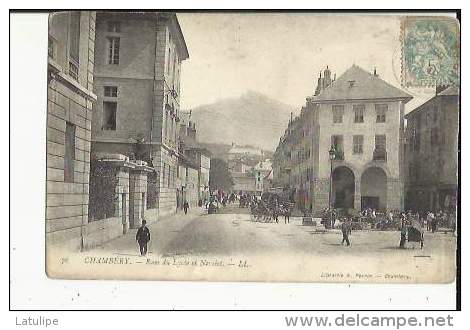 Chambery  73    La Rue Du Lycée  Animée-Le Marché  Et Le Nivolet - Chambery