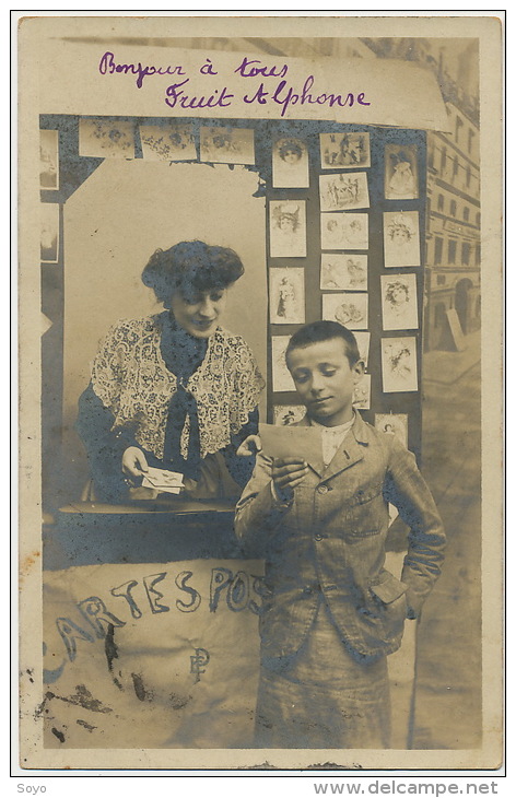 La Marchande De Cartes Postales Postcards Dealer. Deltiology.  Collecting Postcard - Marchands