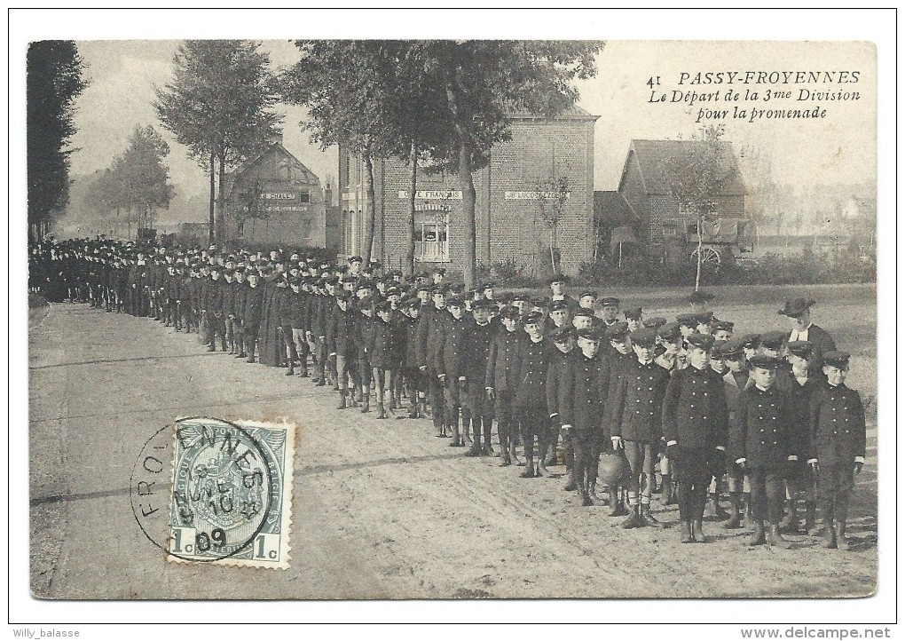 CPA - PASSY FROYENNES - Le Départ De La 3me Division Pour La Promenade   // - Tournai