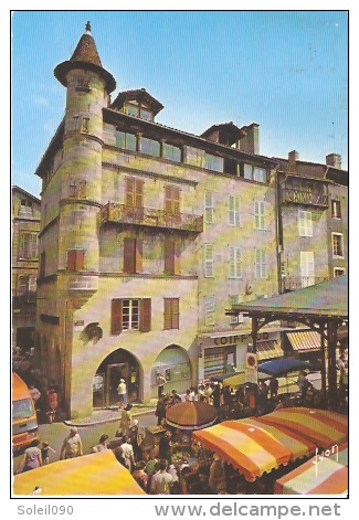 CP  46  FIGEAC     Le   Marché   Place   Carnot - Figeac