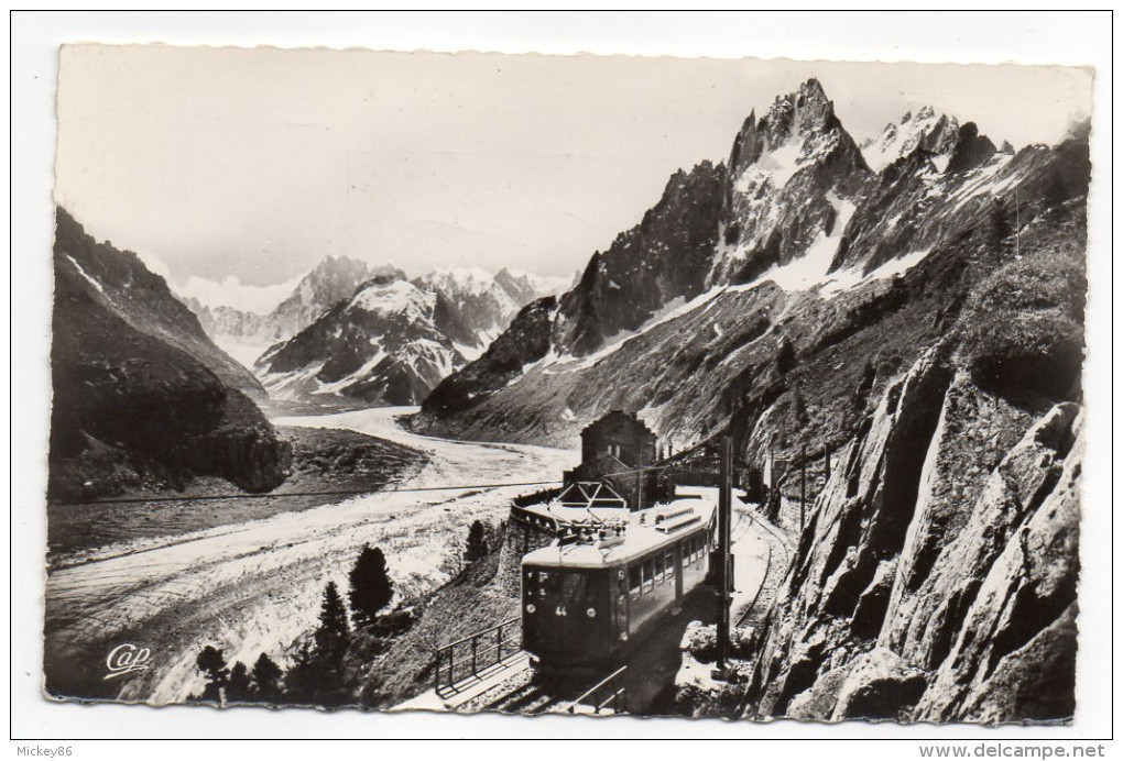 CHAMONIX-MONT-BLANC--1964--La Mer De Glace Et Le Chemin De Fer Du Montenvers (train),cpsm 14 X 9 N°1370 éd CAP - Chamonix-Mont-Blanc