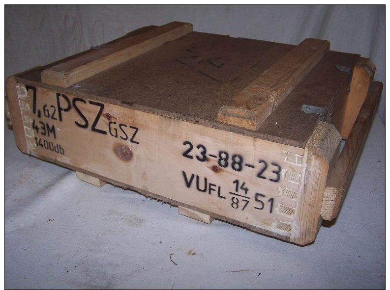 Caisse Pour Munitions AK47  NVA  DDR - Armas De Colección