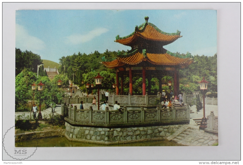 China Postcard - A Scene In The Memorial Garden To The Martyrs In The Kwangchow Uprising In 1927 - China