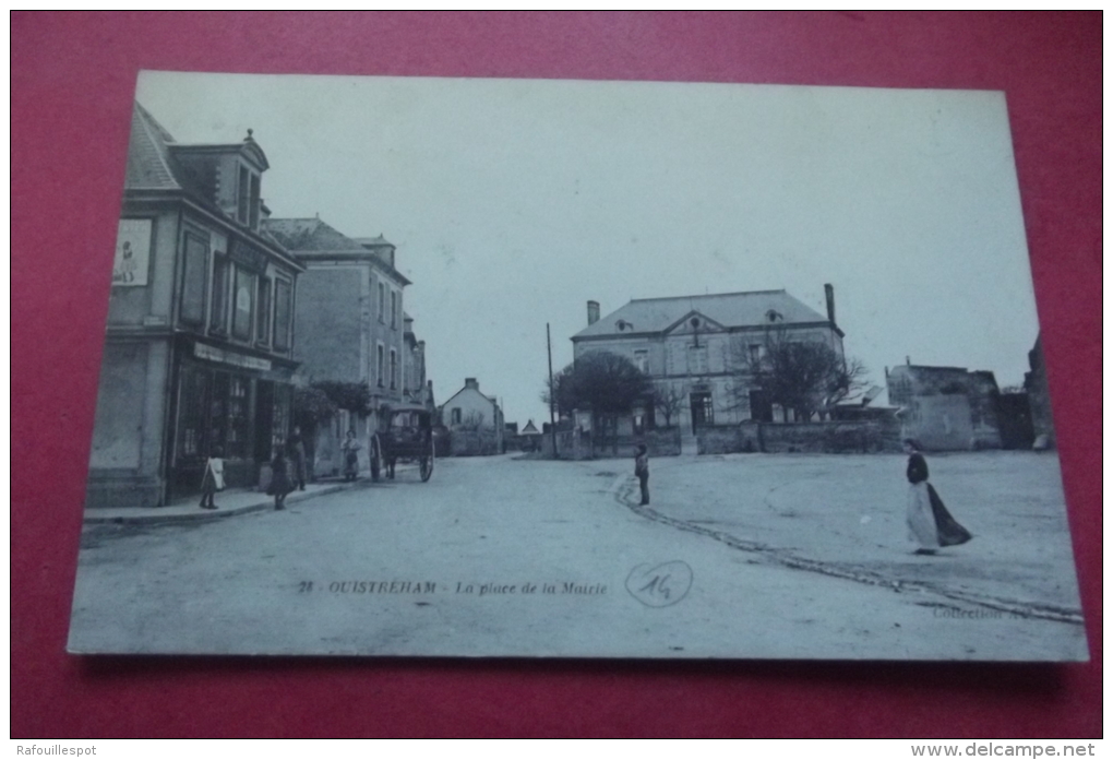 Cp Ouistreham La Place De La Mairie - Ouistreham