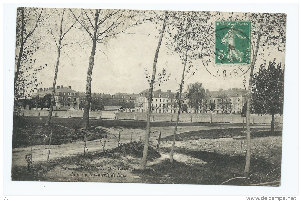 CPA ANCENIS, LES CASERNES DU 64e D'INFANTERIE DE LIGNE, LOIRE ATLANTIQUE 44 - Ancenis