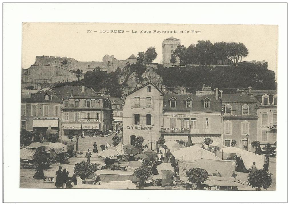 65 - CPA - LOURDES - La Place Peyramale Et Le Fort - ( HAUTES PYRENEES ) - Lourdes