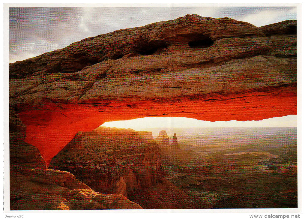 Utah's National Parks Postcard, Canyonlands National Park, Rays From A Canyon Sunrise Stream - USA National Parks