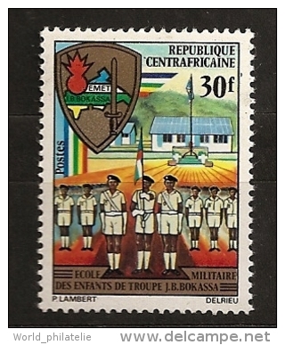 Centrafrique 1972 N° 156 ** Ecole Militaire, Jean Bedel Bokassa, Uniforme, Drapeau, Croix, Arme, Poignard, Religion - Zentralafrik. Republik