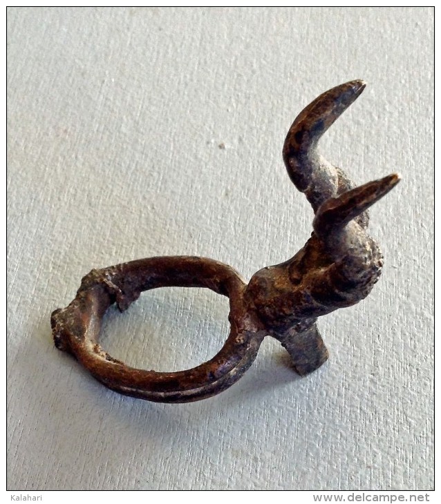 ANCIENNE BAGUE AMULETTE EN BRONZE ORIGINE AFRIQUE - Art Africain