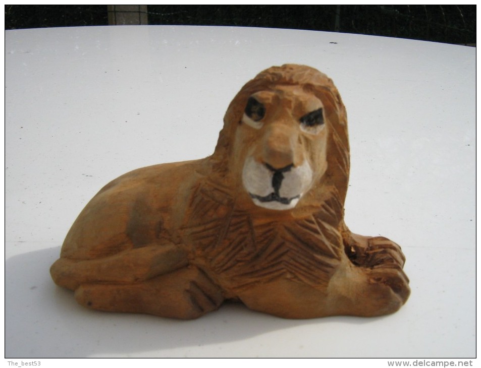 Lion Sculpté En Bois  - Hauteur 6 Cm  Longueur 9.5 Cm   - Travail Artisanal - Holz