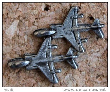 AVIONS DE CHASSE EN RELIEF - PLANE - ARMY       -   (13) - Avions