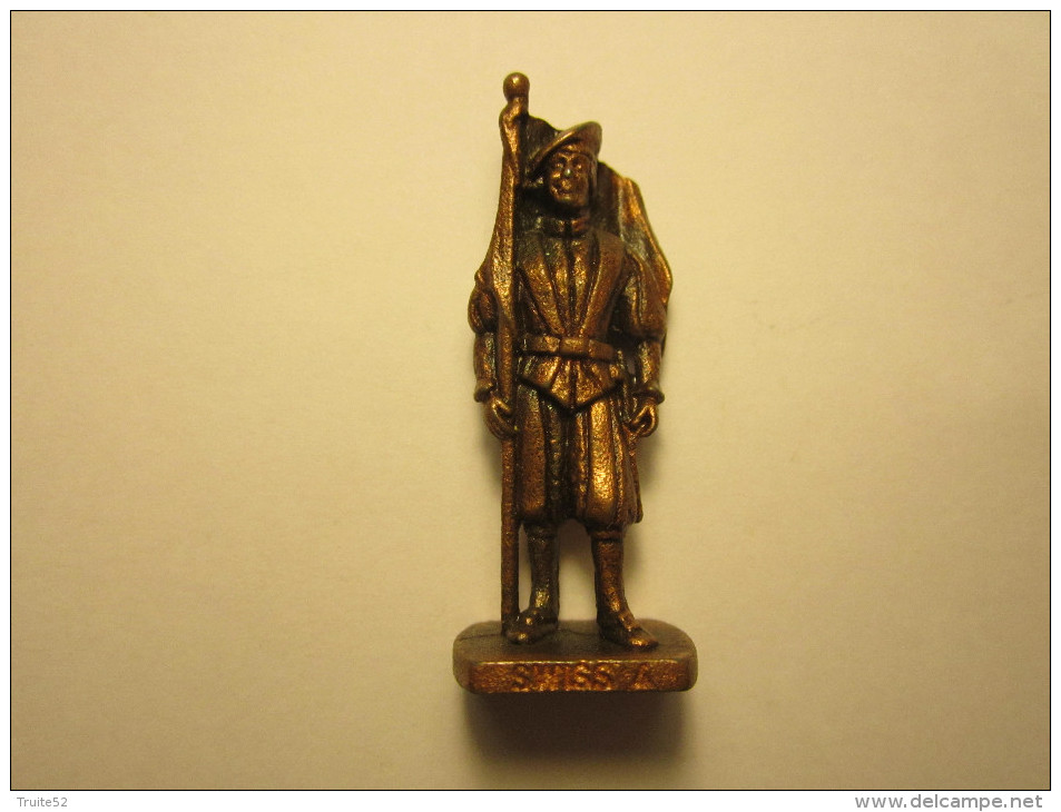 FIGURINE KINDER METAL SOLDAT SWISS (suisse) N°4 DRAPEAU - Figurillas En Metal