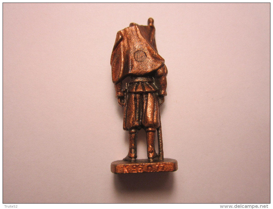 FIGURINE KINDER METAL SOLDAT SWISS (suisse) N°4 DRAPEAU - Metallfiguren