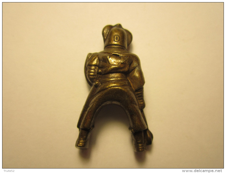 FIGURINE KINDER METAL SOLDAT CAVALIER EN METAL - Metalen Beeldjes