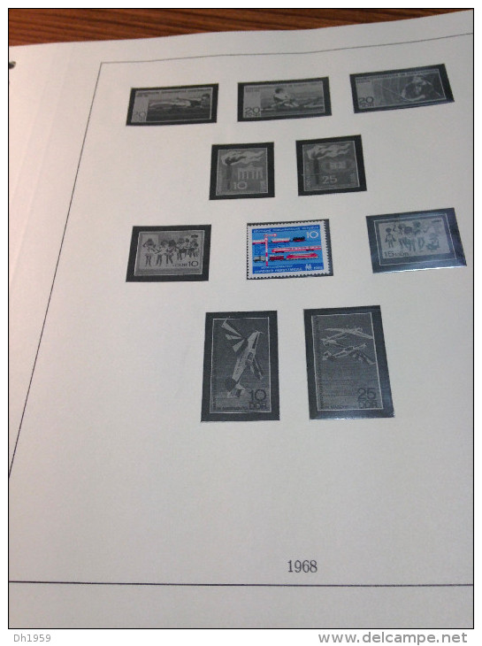 RELIURE LINDNER + env. 102 FEUILLES PREIMPRIMEES + env. 135 timbres  DDR RDA ALLEMAGNE ORIENTALE PHOTOS !!!