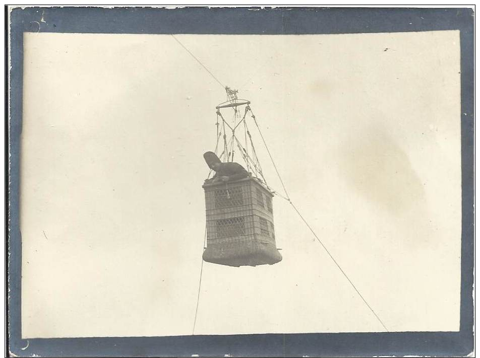 Photo Guerre 1914-18 - Aérostier Dans La Nacelle En Osier Près Pour Une Mission D'observation - War, Military