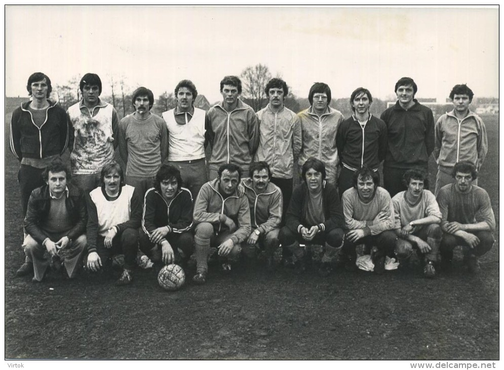 Herentals :  Kampioenenploeg  PERSFOTO 1977 : ( See Scans ) Formaat 18 X 12.5 Cm - Herentals