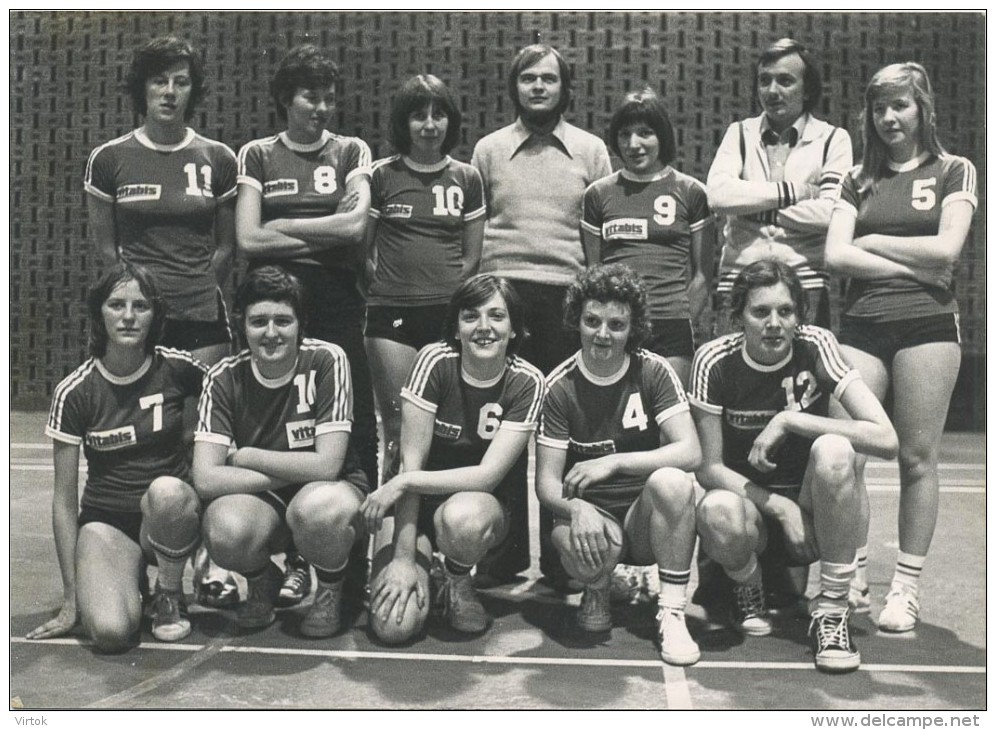 Herentals :  Basketbal :      PERSFOTO 1977 : ( See Scans ) Formaat 18 X 12.5 Cm - Herentals