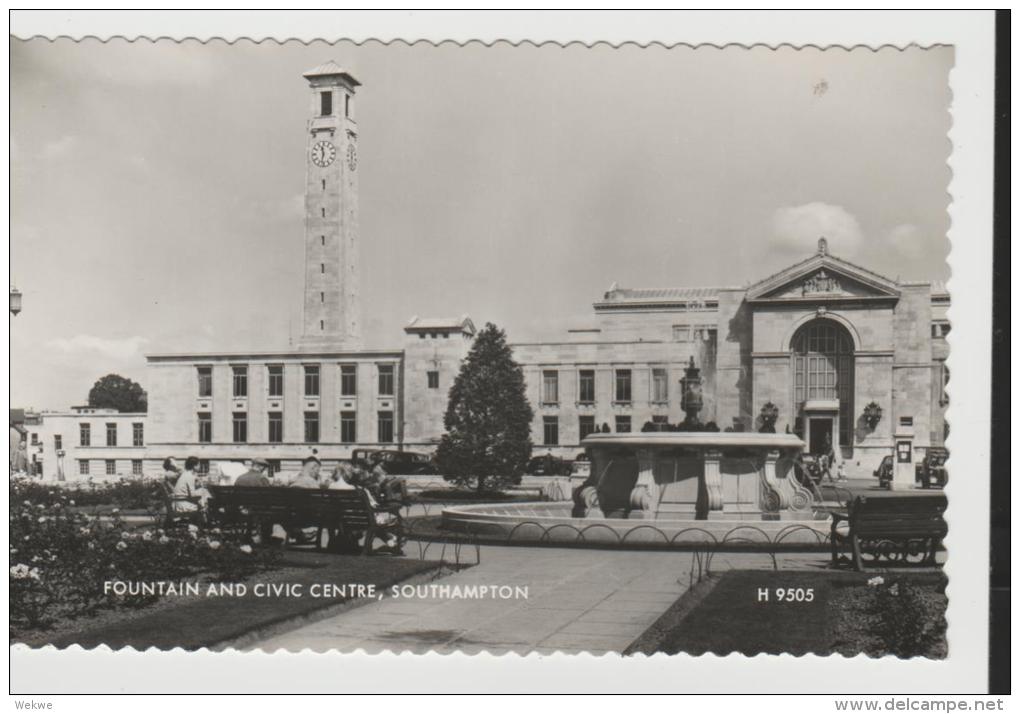 GBA001b/ Fountain, Ciciv Centreca. 1950 ** - Southampton