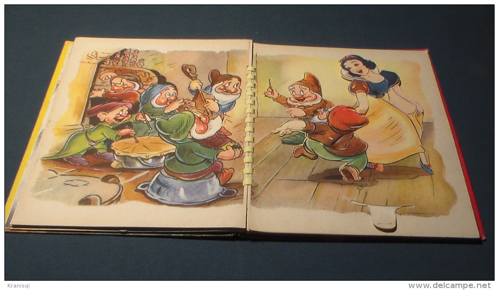 Livre Blanche Neige Et Les Sept Nains  ;    Animé Par Tirette - Disney