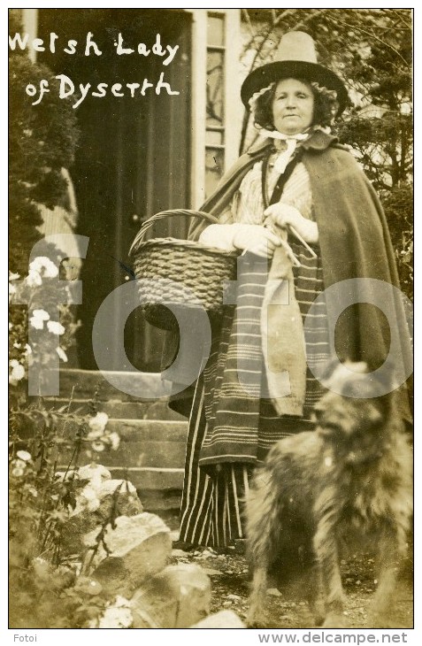 10s REAL PHOTO POSTCARD WELSH LADY OF DYSERTH WITH DOG CARTE POSTALE  WALES UK - Denbighshire