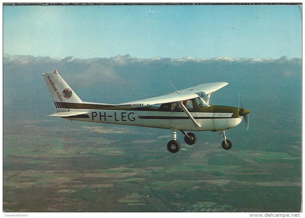 NL.- Vliegtuig. PH-LEG. Reims / Cessna F150M. Vliegveld Flevo, Harderwijk. - 1946-....: Moderne