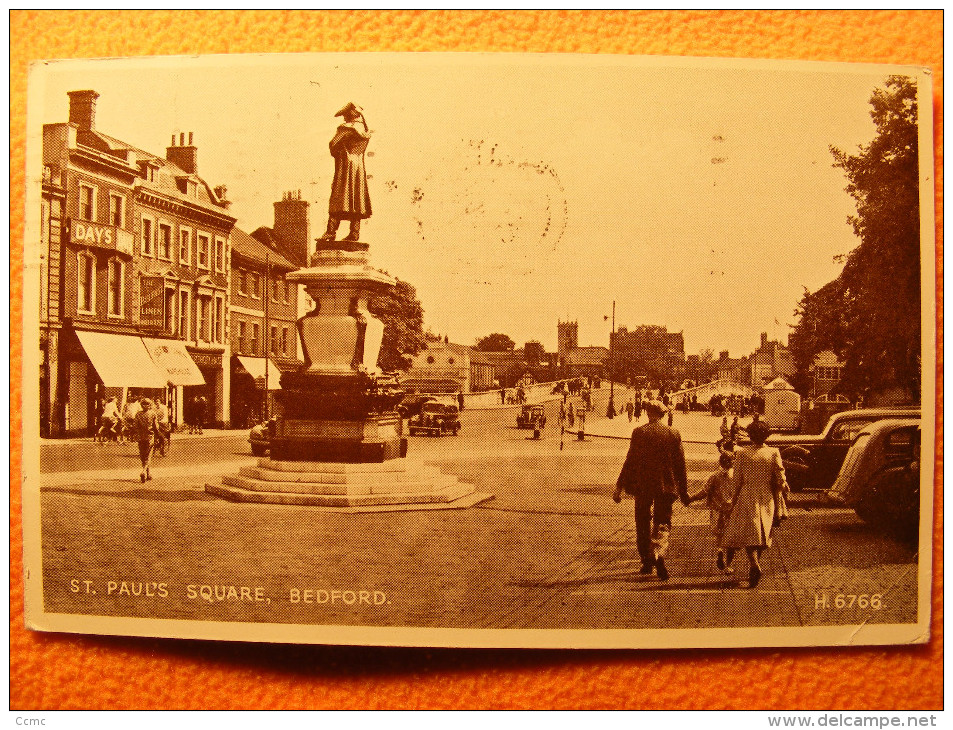 CPA Bedford / Bedfordshire (England/Angleterre) - ST Paul´s Square (autos, Old Cars ...) - Bedford
