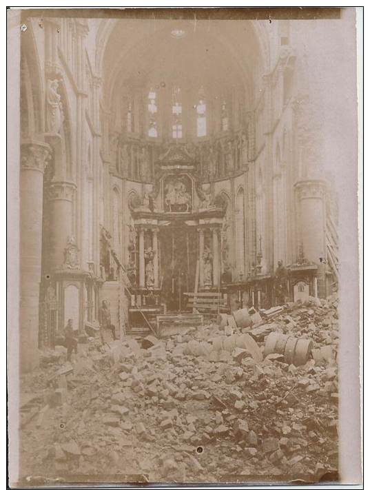 Photo Guerre 14-18 -  Campagne De Belgique, Bataille D'Ypres - L'intérieur De L'Église En Ruines - Guerre, Militaire