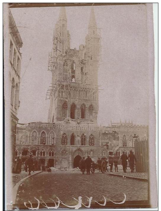 Photo Guerre 14-18 -  Campagne De Belgique, Bataille D'Ypres - L'Église En Ruines - Guerre, Militaire