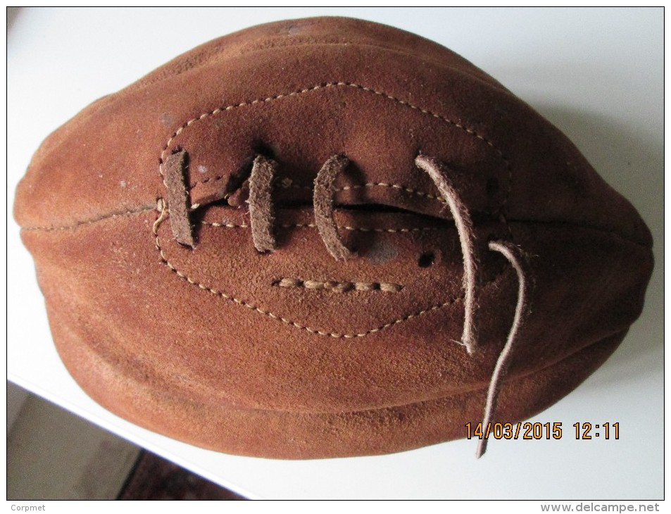 RUGBY - UNE Rare BALLE DE RUGBY - C/1900's D'UN CUIR Chamois - Rare BALL OF RUGBY - C/1900's Of Chamois-colored LEATHER - Rugby