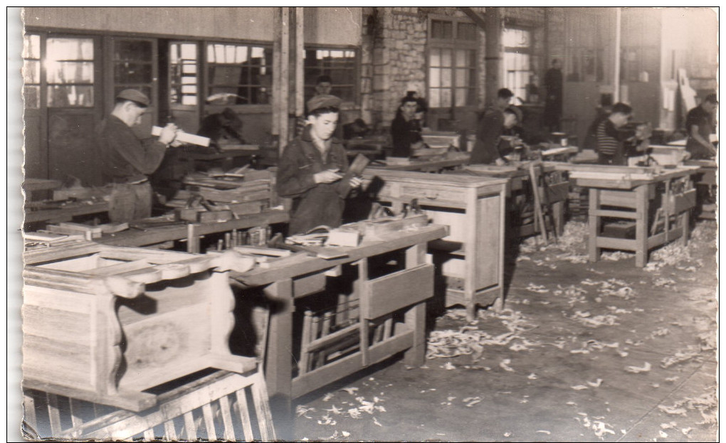 Cpsm  14  Caen, Institut Lemonnier, Atelier  De Menuiserie... - Caen