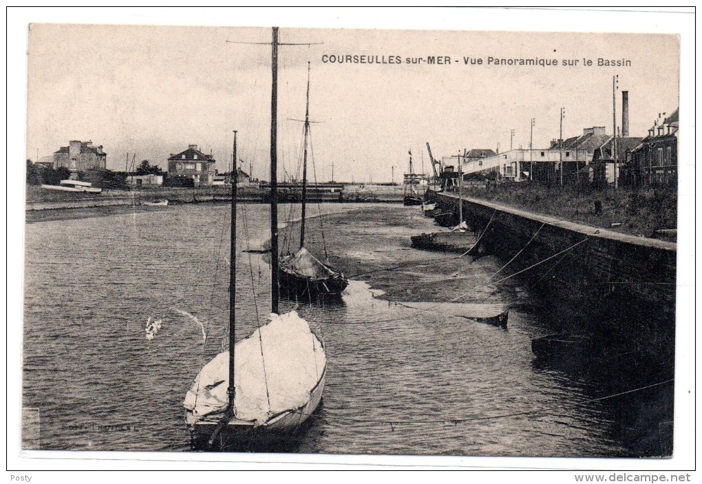 CPA - COURSEULLES-SUR-MER - VUE PANORAMIQUE SUR LE BASSIN - N/b - 1920 - - Courseulles-sur-Mer