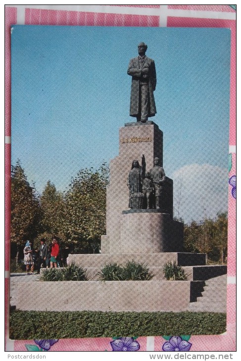 TAJIKISTAN  Dushanbe  Capital.  Kuibyshev Monument  - Old USSR Postcard  - DMPK (stamp) 1974 - Tagikistan